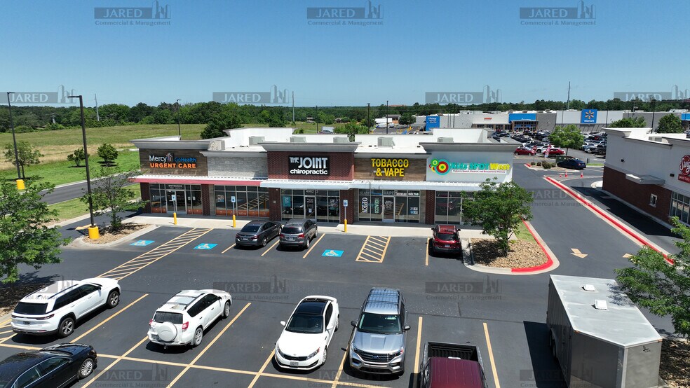 4962 Elm Springs Rd, Springdale, AR à louer - Photo de l’immeuble – Image 3 sur 15