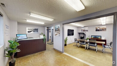 4010-4020 6a St NE, Calgary, AB à louer Numérisation 3D Matterport– Image 1 sur 21