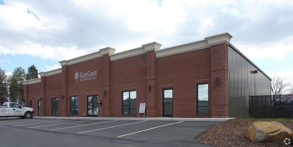 2012 Anthony Rd, Burlington, NC à louer - Photo principale – Image 1 sur 2