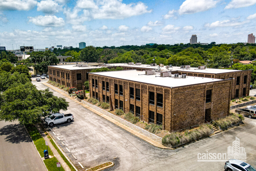 2929 Mossrock Dr, San Antonio, TX à louer - Photo de l’immeuble – Image 3 sur 9