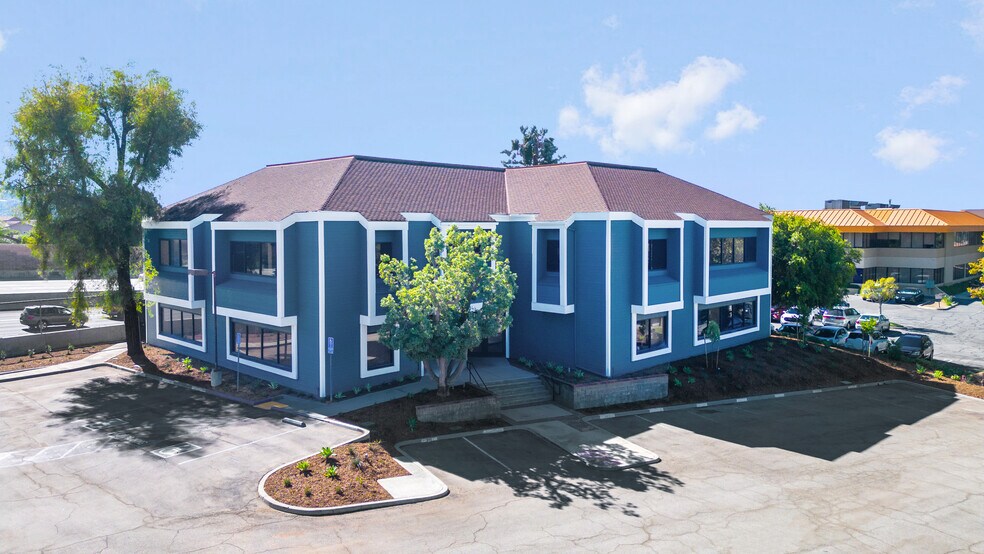 1161 Parkview Dr, Covina, CA à vendre - Photo de l’immeuble – Image 2 sur 24