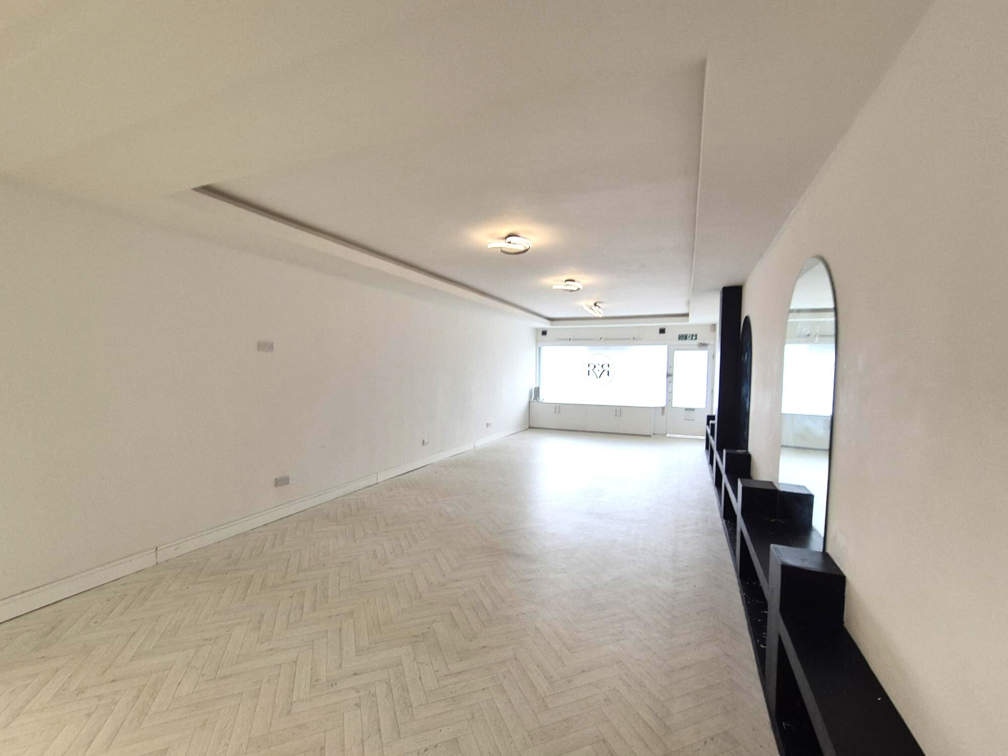 9 Tree View Ct, Liverpool à louer Photo intérieure– Image 1 sur 2