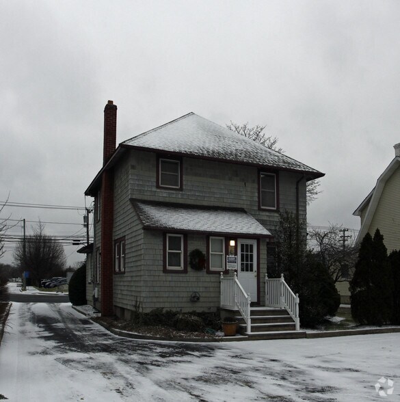 66 Medford Ave, Patchogue, NY à louer - Photo de l’immeuble – Image 2 sur 3