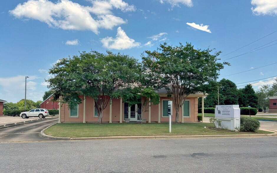 316 St Lukes Dr, Montgomery, AL à vendre - Photo de l’immeuble – Image 1 sur 15