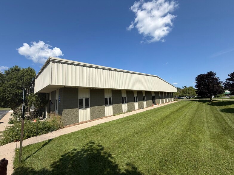 2291 Traversefield Dr, Traverse City, MI à louer - Photo de l’immeuble – Image 2 sur 35