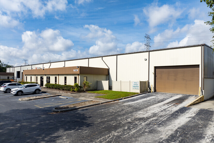 7704 Industrial Ln, Tampa, FL à louer - Photo de l’immeuble – Image 1 sur 7