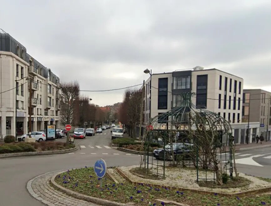 Local commercial dans Le Chesnay-Rocquencourt à louer Photo de l’immeuble– Image 1 sur 3