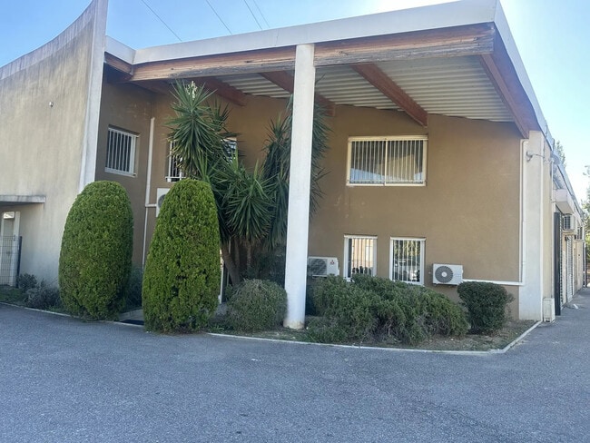 Plus de détails pour 445 Avenue Des Templiers, Aubagne - Local d'activités à louer