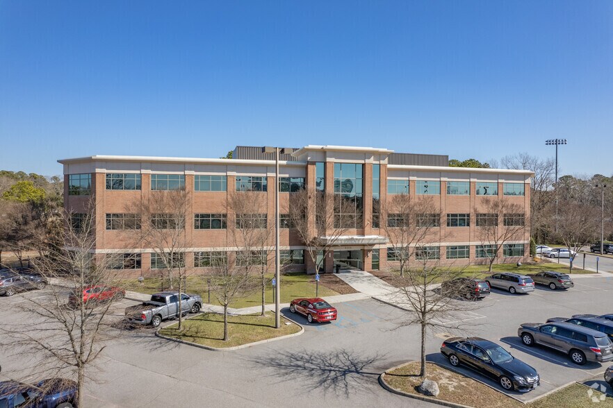 4433 Corporation Ln, Virginia Beach, VA à louer - Photo de l’immeuble – Image 2 sur 8