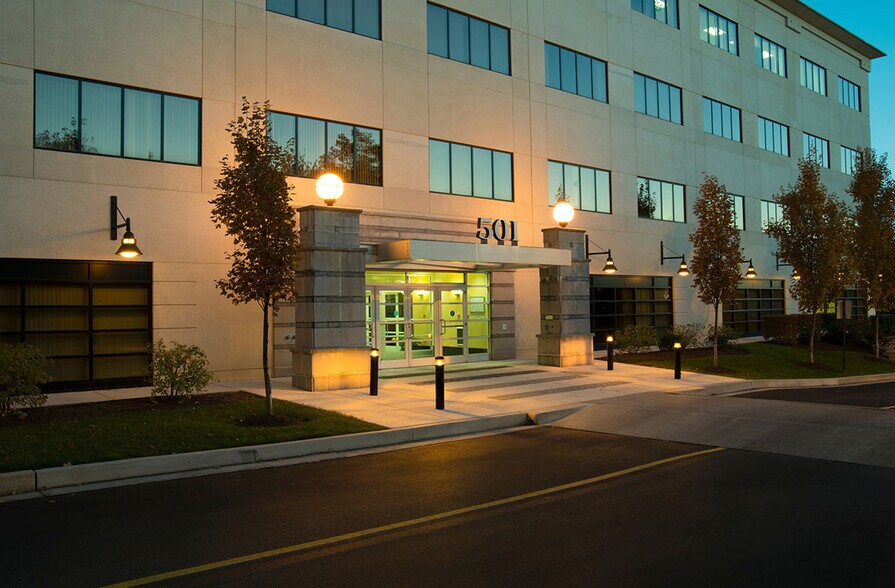 501 Fairmount Ave, Towson, MD à louer - Photo de l’immeuble – Image 2 sur 5