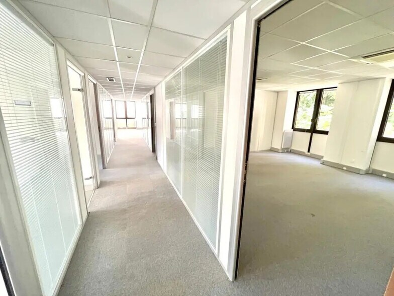 Bureau dans Saint-Germain-en-Laye à louer - Photo de l’immeuble – Image 2 sur 10