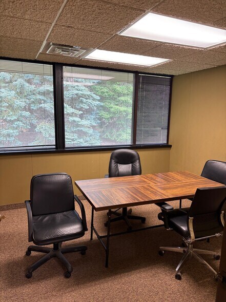 17001 19 Mile Rd, Clinton Township, MI à louer - Photo de l’immeuble – Image 2 sur 4