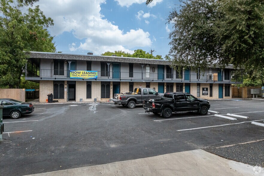 8501 Dryfield Dr, Austin, TX à vendre - Photo de l’immeuble – Image 2 sur 21