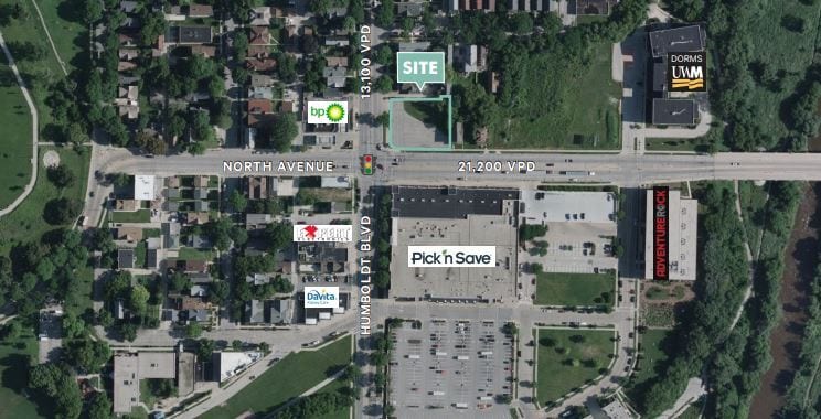 2306 N Humboldt Blvd, Milwaukee, WI à vendre - Aérien – Image 2 sur 2