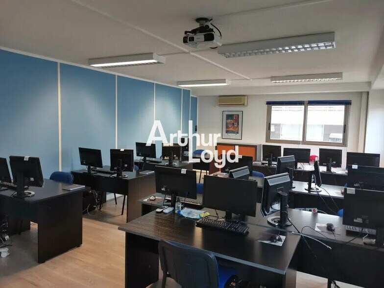 Bureau dans Saint-Laurent-du-Var à louer - Photo intérieure – Image 3 sur 6