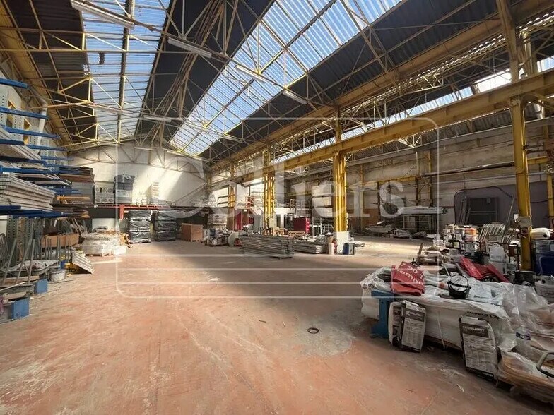 Local d’activités dans Marseille à louer - Photo de l’immeuble – Image 1 sur 4