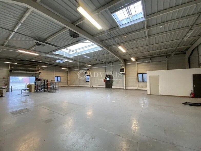 Industriel/Logistique dans Trappes à vendre - Photo de l’immeuble – Image 3 sur 6
