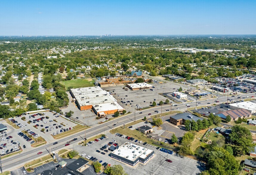 5796 S Lindbergh Blvd, Saint Louis, MO à louer - Photo de l’immeuble – Image 2 sur 5