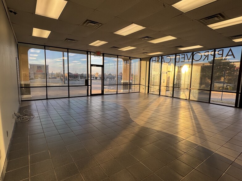 2215 NW Cache Rd, Lawton, OK à louer - Photo de l’immeuble – Image 2 sur 14