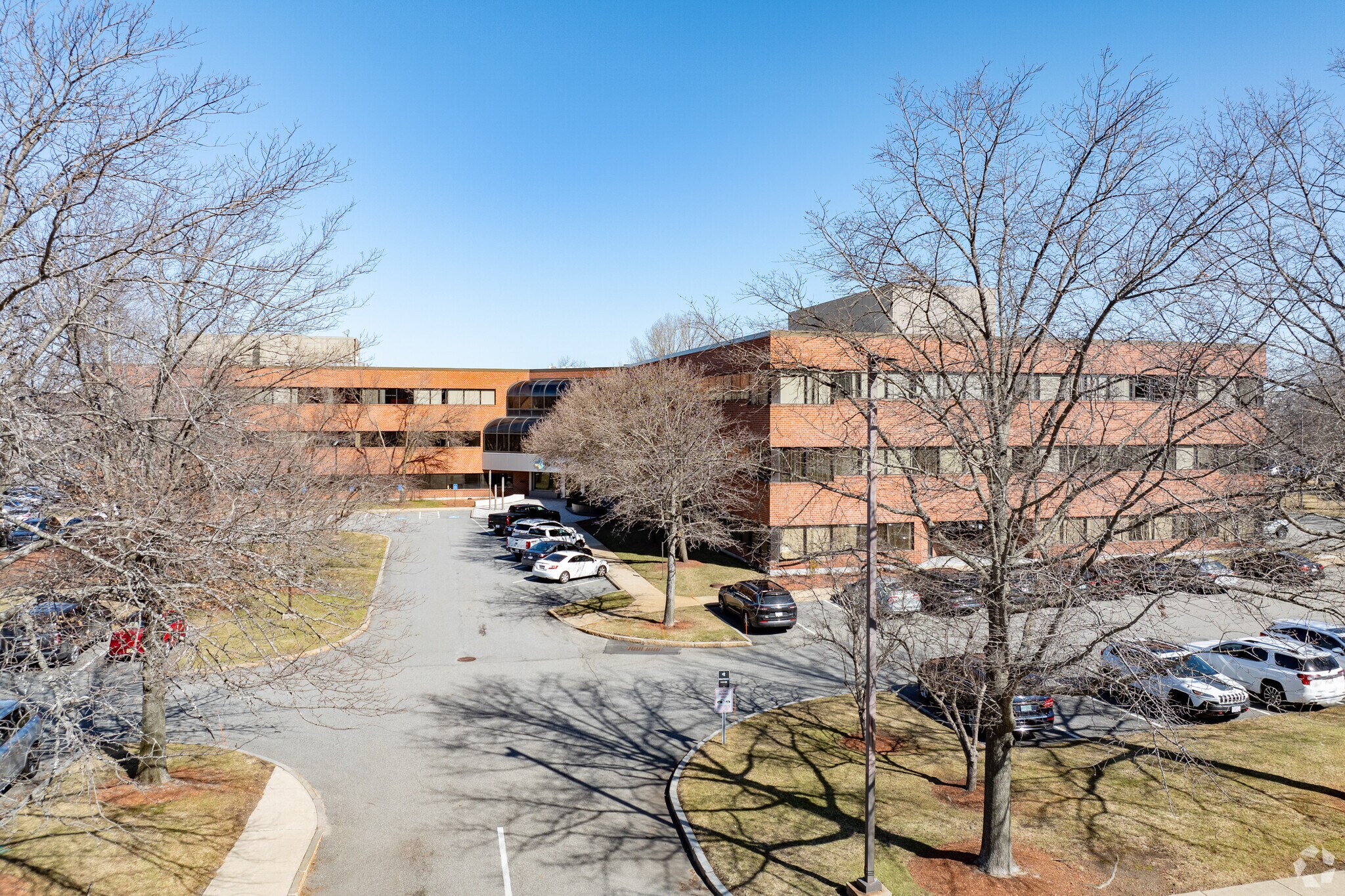 10 Cabot Rd, Medford, MA à louer Photo de l’immeuble– Image 1 sur 21