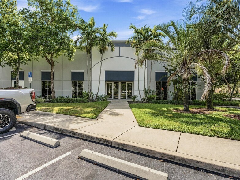 15481 SW 12th St, Sunrise, FL à vendre - Photo de l’immeuble – Image 2 sur 40