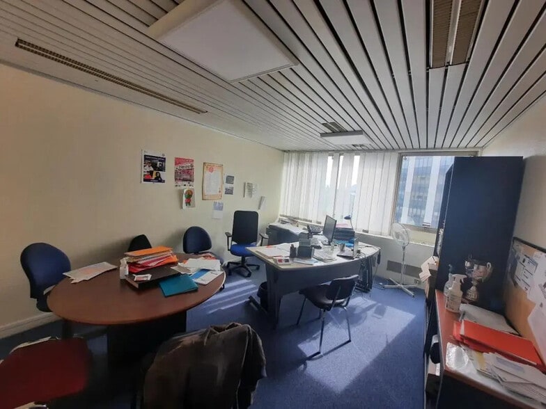 Bureau dans Rouen à louer - Photo de l’immeuble – Image 2 sur 15