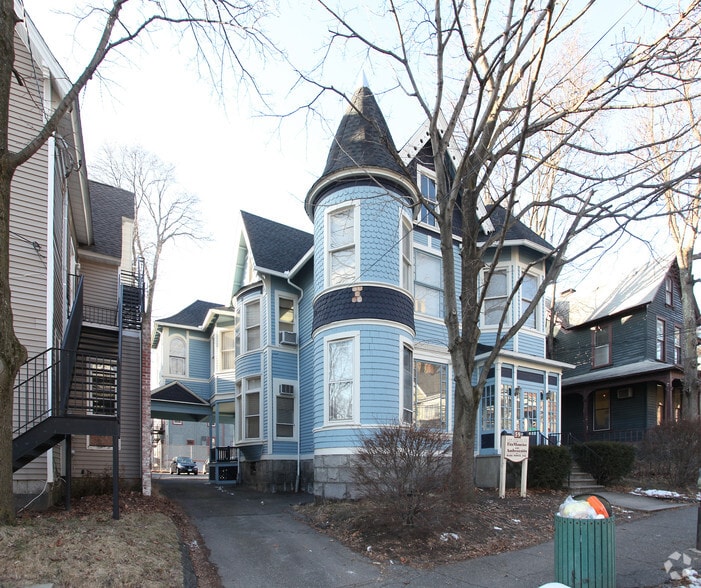 59 Central Ave, Waterbury, CT à vendre - Photo principale – Image 2 sur 36