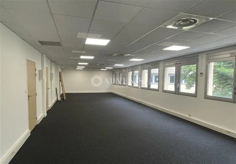 Bureau dans Aulnay-sous-Bois à louer - Photo de l’immeuble – Image 3 sur 8