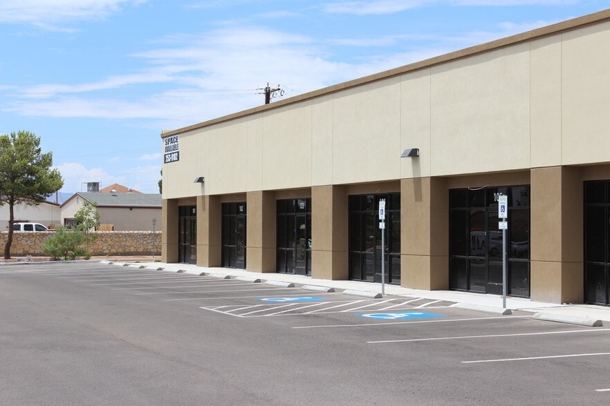 2000 Lomaland Dr, El Paso, TX à louer - Photo de l’immeuble – Image 3 sur 14