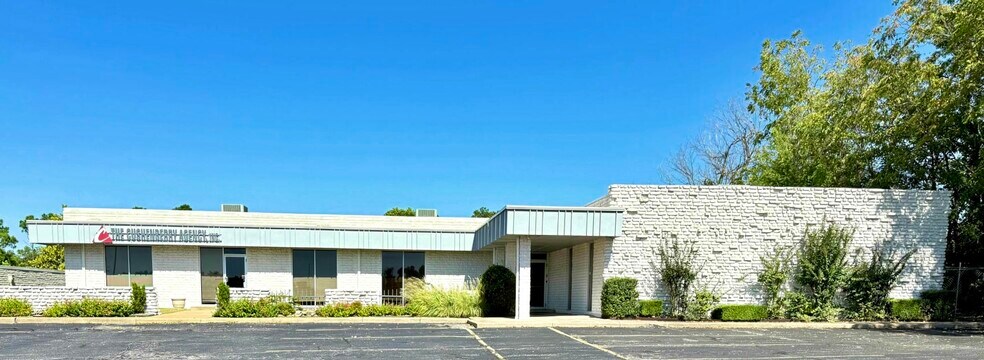 2251 E Skelly Dr, Tulsa, OK à louer - Photo principale – Image 1 sur 5