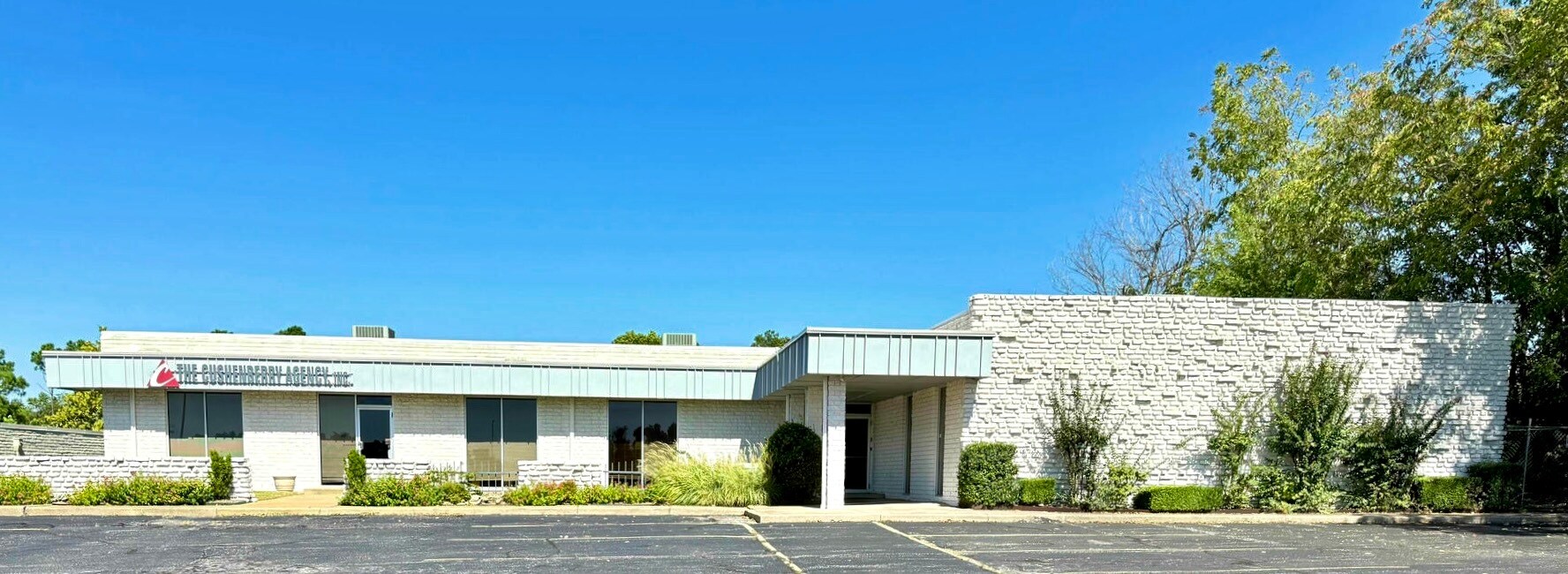2251 E Skelly Dr, Tulsa, OK à louer Photo principale– Image 1 sur 6