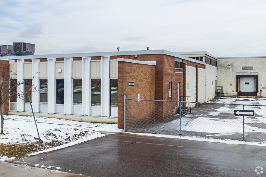 1220 Birchmount Rd, Toronto, ON à louer - Photo de l’immeuble – Image 2 sur 4