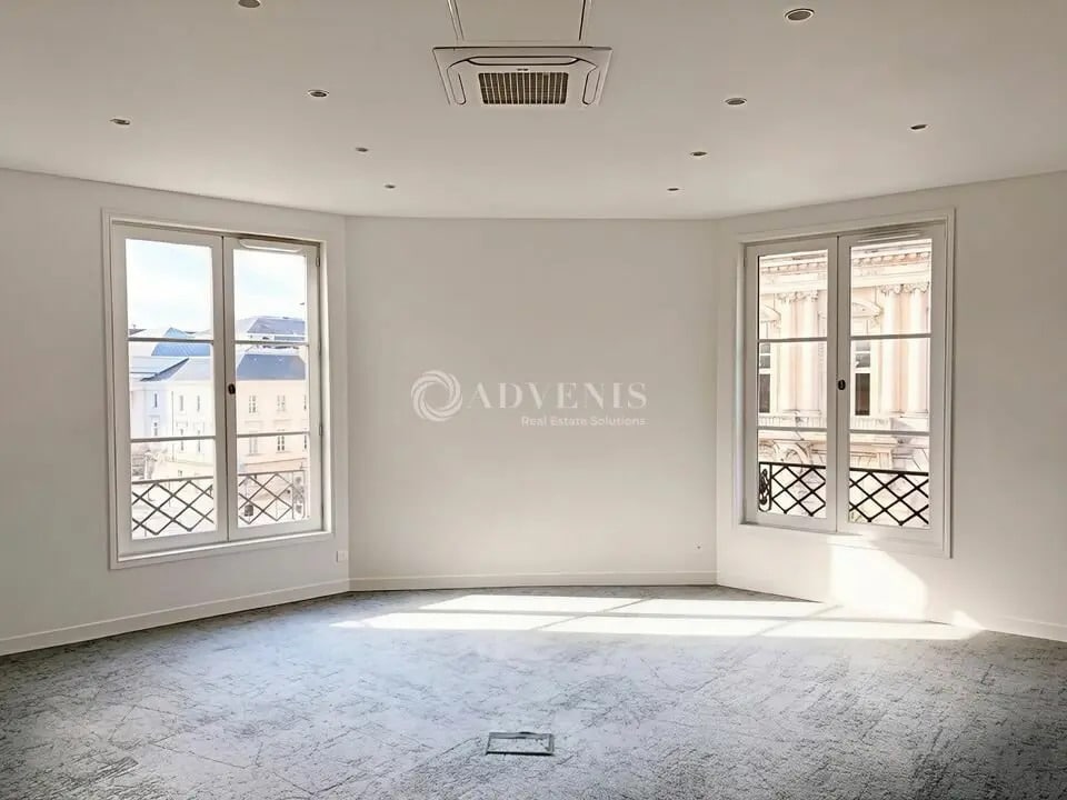 Bureau dans Tours à louer Photo principale– Image 1 sur 9