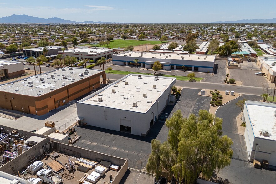 2643 N 37th Dr, Phoenix, AZ à vendre - Photo de l’immeuble – Image 2 sur 16