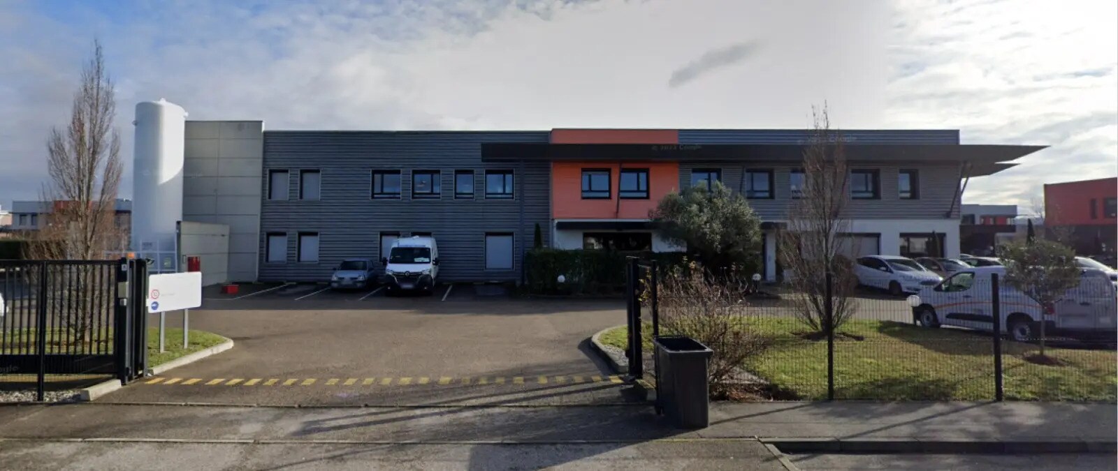 Local d’activités dans Saint-Priest à louer Photo de l’immeuble– Image 1 sur 4