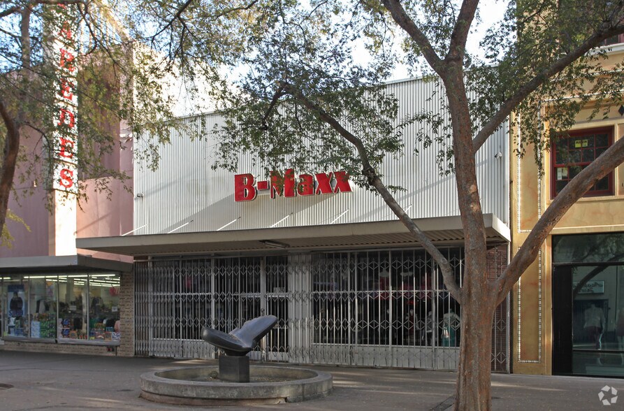 Fulton Mall Retail portefeuille de 3 biens à vendre sur LoopNet.fr - Photo principale – Image 2 sur 3