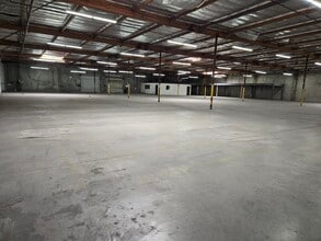 12878-12926 Pierce St, Pacoima, CA à louer Photo intérieure– Image 2 sur 7