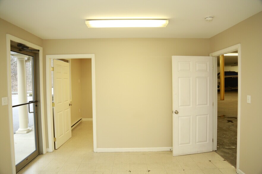 925 Canyon Rd, Morgantown, WV à louer - Photo de l’immeuble – Image 2 sur 12