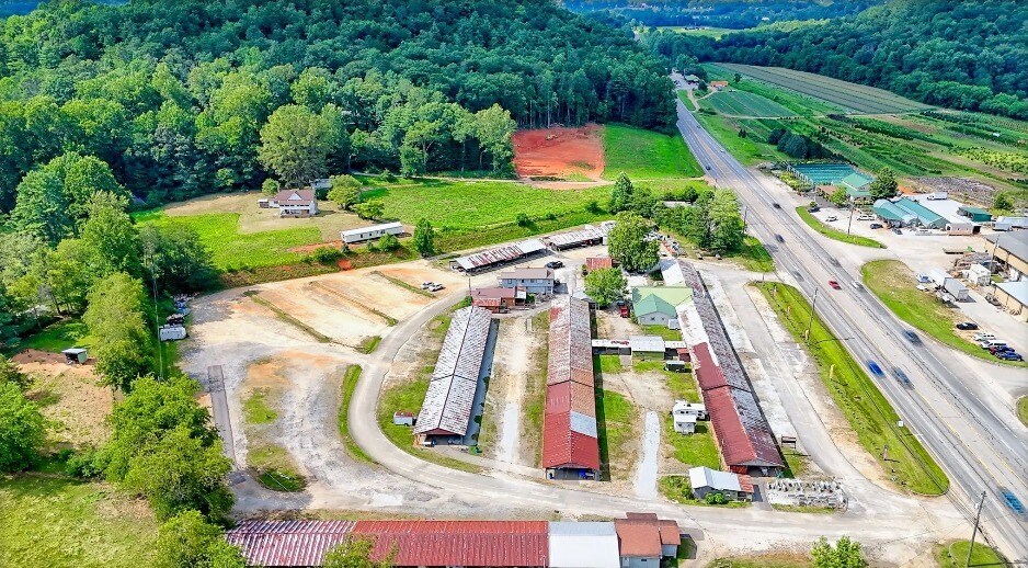 134 Market Cir, Rabun Gap, GA à vendre Photo principale– Image 1 sur 6