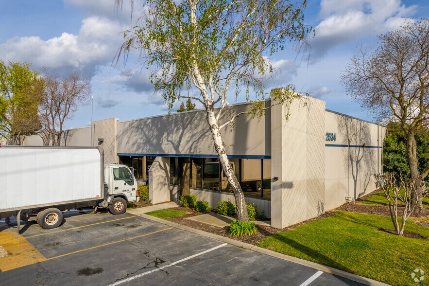 2534-2568 Industrial Blvd, West Sacramento, CA à louer - Photo principale – Image 1 sur 6