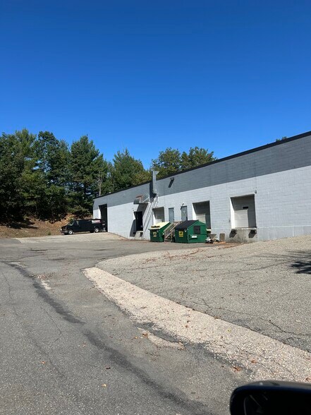 104 Perimeter Rd, Nashua, NH à vendre - Photo de l’immeuble – Image 2 sur 12