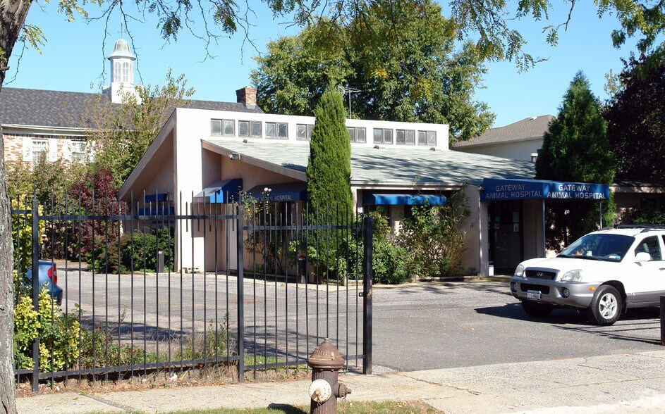 4236 Hylan Blvd, Staten Island, NY à louer - Photo principale – Image 1 sur 2