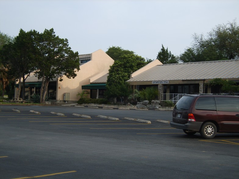 14500 RR 12, Wimberley, TX à louer - Photo de l’immeuble – Image 3 sur 17
