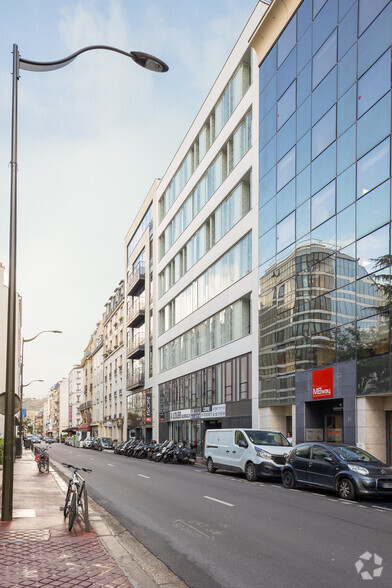 Bureau dans Levallois-Perret à louer - Photo de l’immeuble – Image 2 sur 3