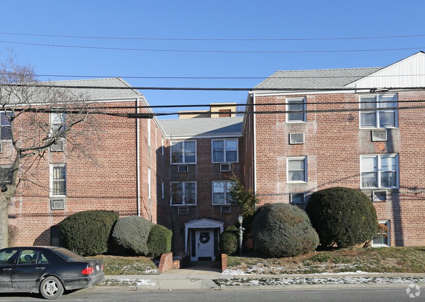 91-99 Grand Ave, Rockville Centre, NY à vendre - Photo de l’immeuble – Image 2 sur 9