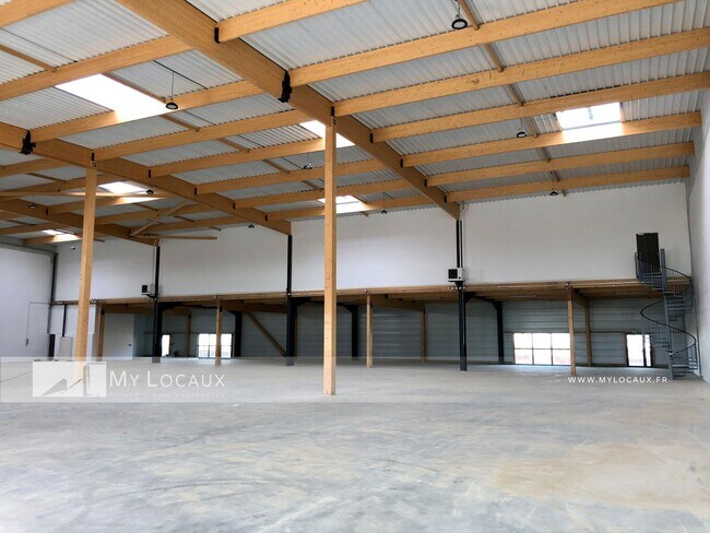 Plus de détails pour Industriel/Logistique à louer