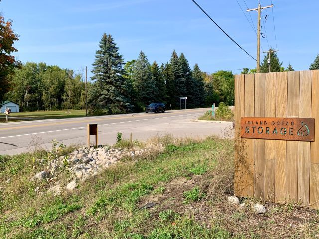 7334 E Duck Lake Rd, Lake Leelanau, MI à vendre - Photo de l’immeuble – Image 2 sur 5