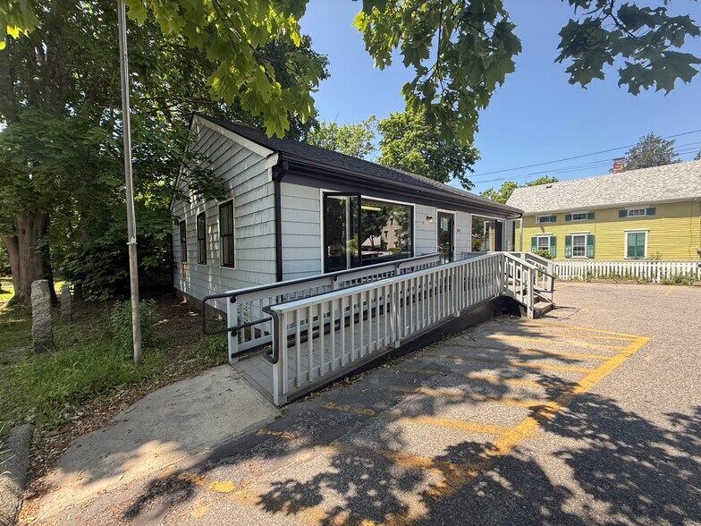 529 Old County Rd, Westport, MA à vendre - Photo de l’immeuble – Image 2 sur 8