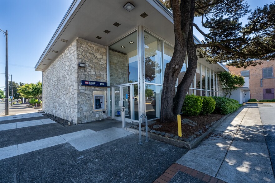 408 Main Ave, Tillamook, OR à vendre - Photo de l’immeuble – Image 2 sur 6