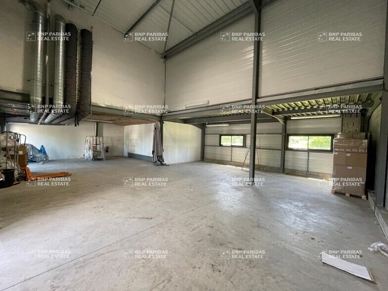 Local d’activités dans Noyal-sur-Vilaine à louer - Photo de l’immeuble – Image 1 sur 7